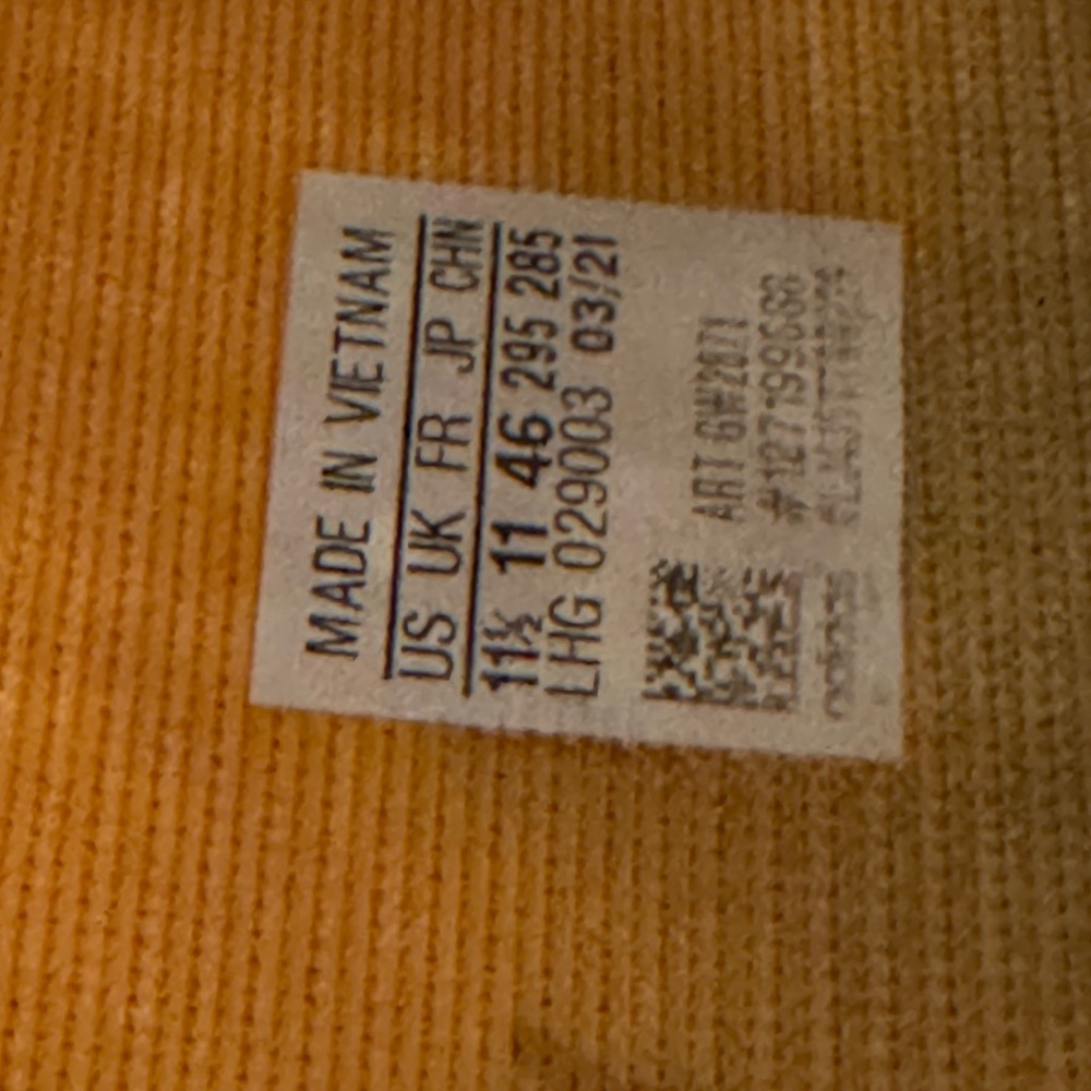 Men’s Yeezys - Picture 5 of 8